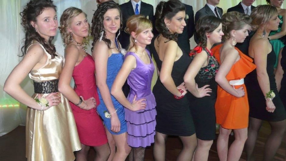 Skierniewice prom costumes over the years.  From party costumes to bold mini dresses [ZDJĘCIA]