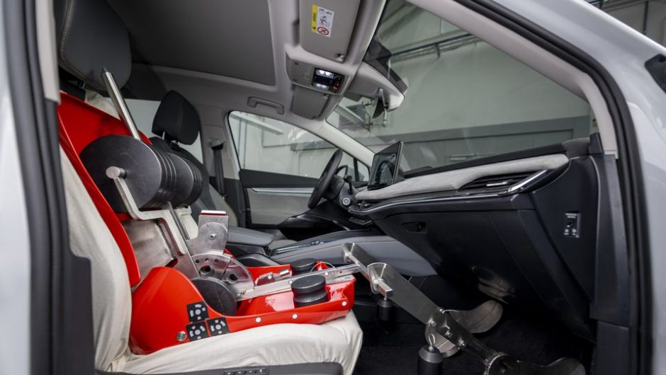 Computer simulations and mannequins help measure Skoda’s cargo area!