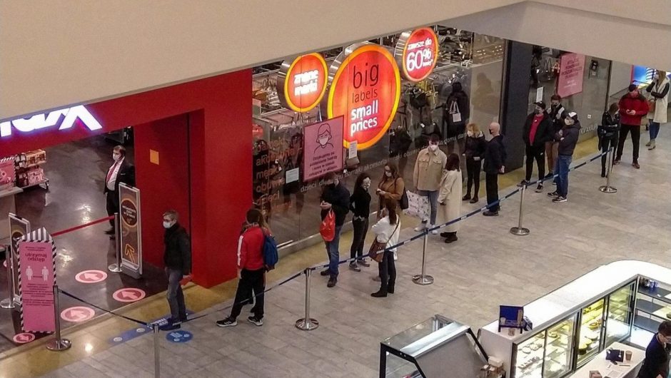 The shops in the malls are open from Mondays under the sewage system.  what do you want to know?