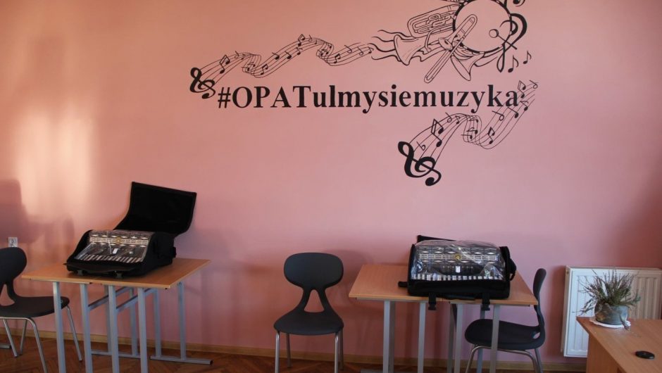 Lessons with musicians, learning to play instruments and other attractions in community centers in Opatov (photos)