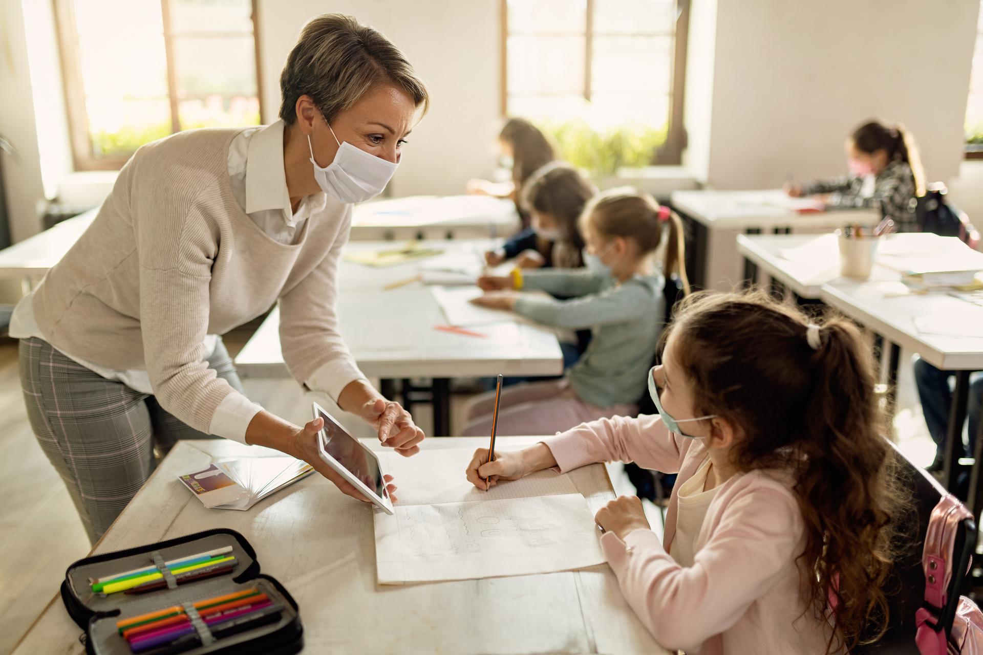 Discovery education. Городская школа стоковые картинки. Late School.